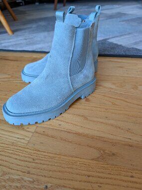 Powder Blue Suede Sam Edelman Ankle Boots (women's size 6)
